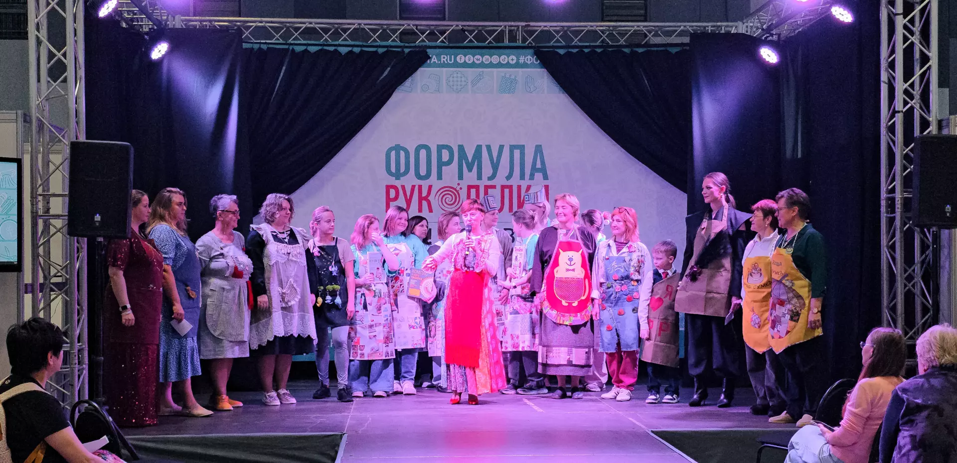 Общий вид экспозиции и гости «Формулы Рукоделия Москва. Осень 2026»